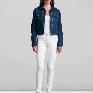 White rag and bone skinny jeans in size 23. No stains, gently worn.